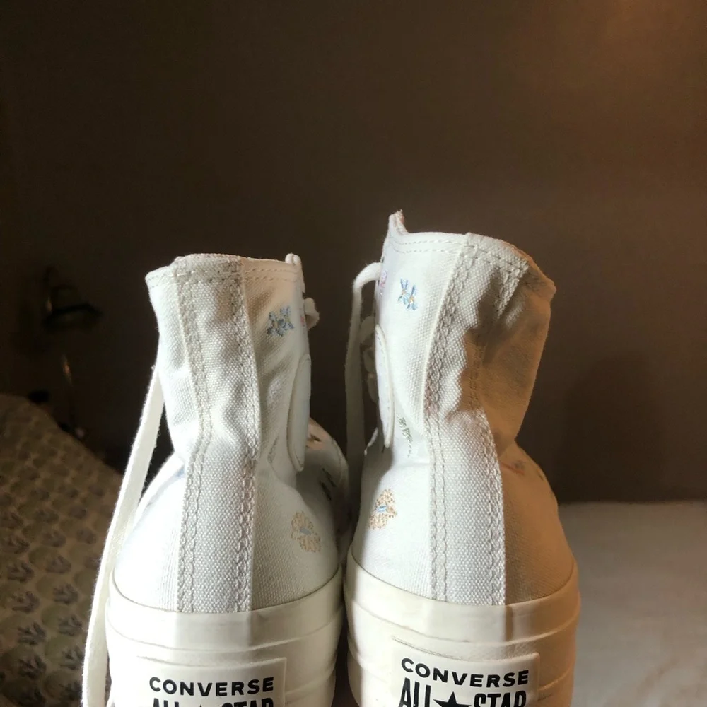 Converse Women's Embroidered White High-Tops - Picture 4 of 9